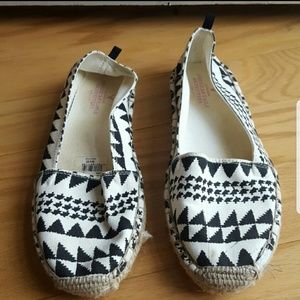 American Eagle Outfitters Shoes - Cute canvas slide on shoes American Eagle Outfitters Shoes - Cute canvas slide on shoes